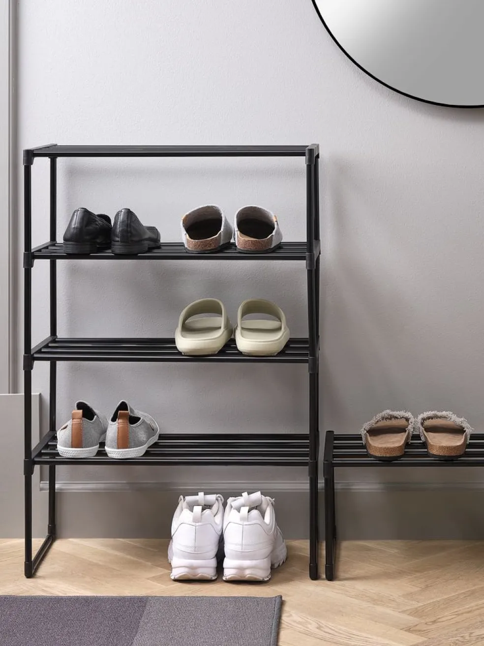 BORNHOLMRange chaussures BORNHOLM 4 tablettes noir