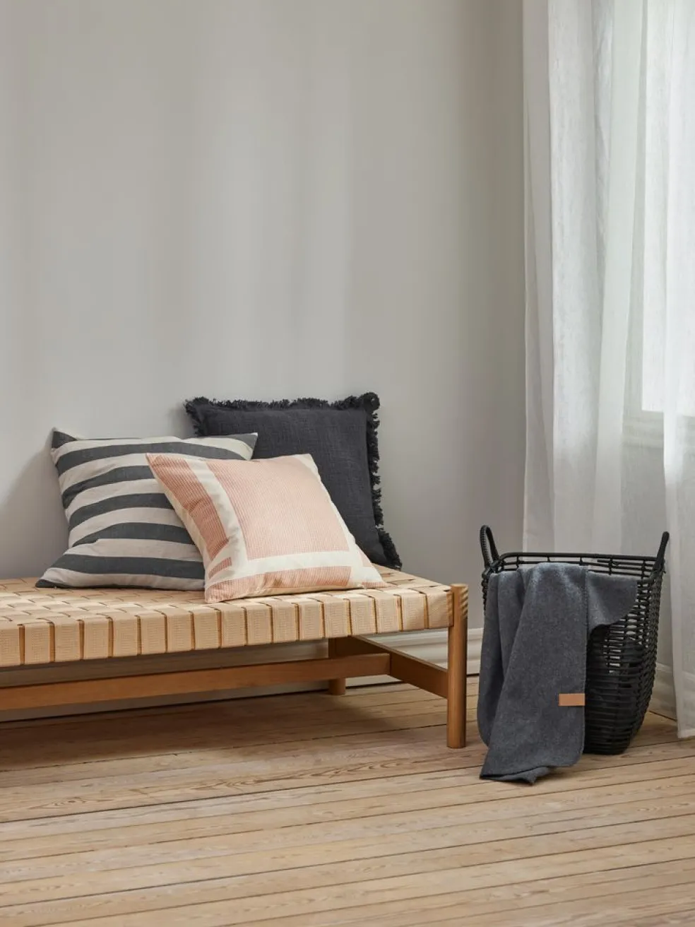 DAGLILJEPlaid polaire DAGLILJE 130x170 gris foncé