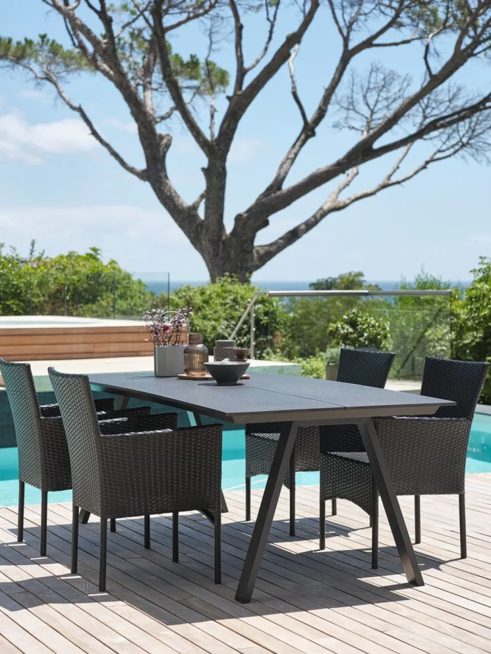 FAUSING + AIDTFAUSING L220 table + 4 AIDT chaises noir