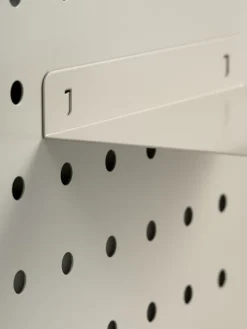 FUNDERPanneau perforé FUNDER 52x42 a/accessoires beige