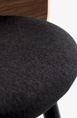 HVIDOVREChaise HVIDOVRE coloris chêne naturel/tissu noir