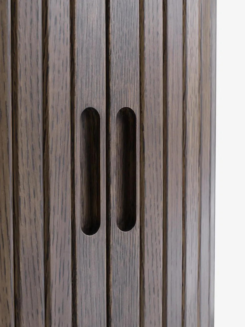 LYNGVIGTable de nuit LYNGVIG 2 portes tambours chêne foncé
