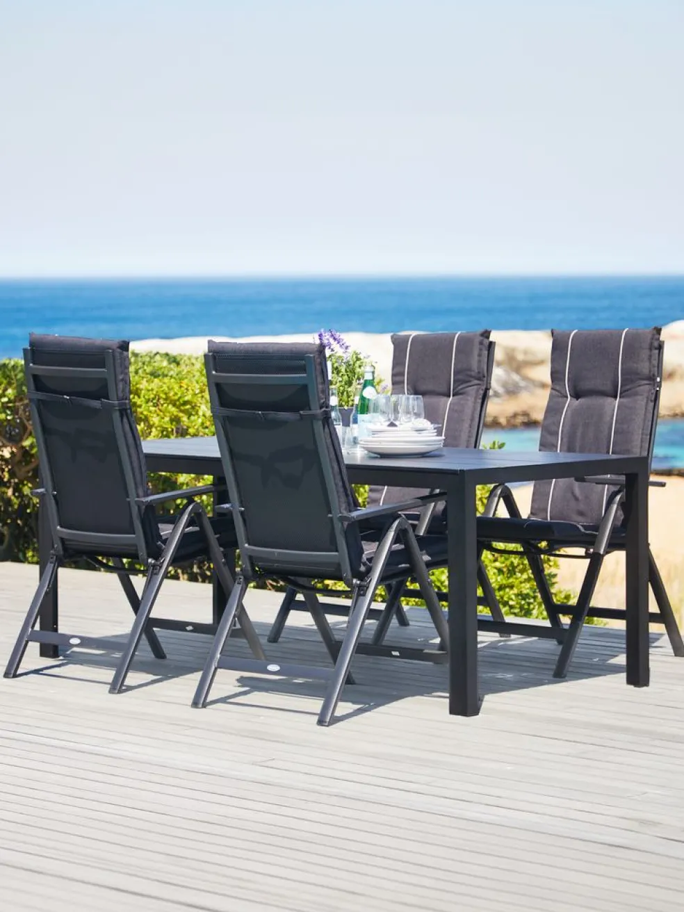 MADERUP + LOMMAMADERUP L205 table noir + 4 LOMMA chaises inclinables noir