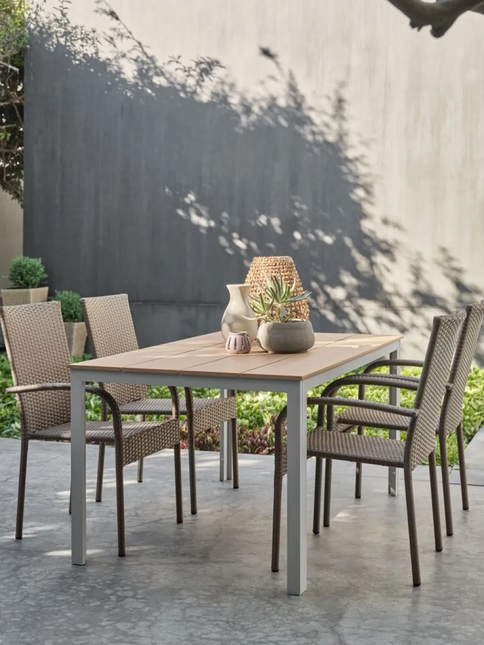 MARIELYSTTable de jardin MARIELYST l90xL150 beige