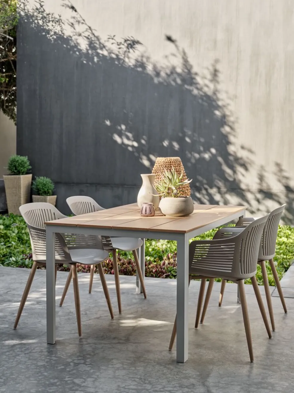 MARIELYSTTable de jardin MARIELYST l90xL205 beige