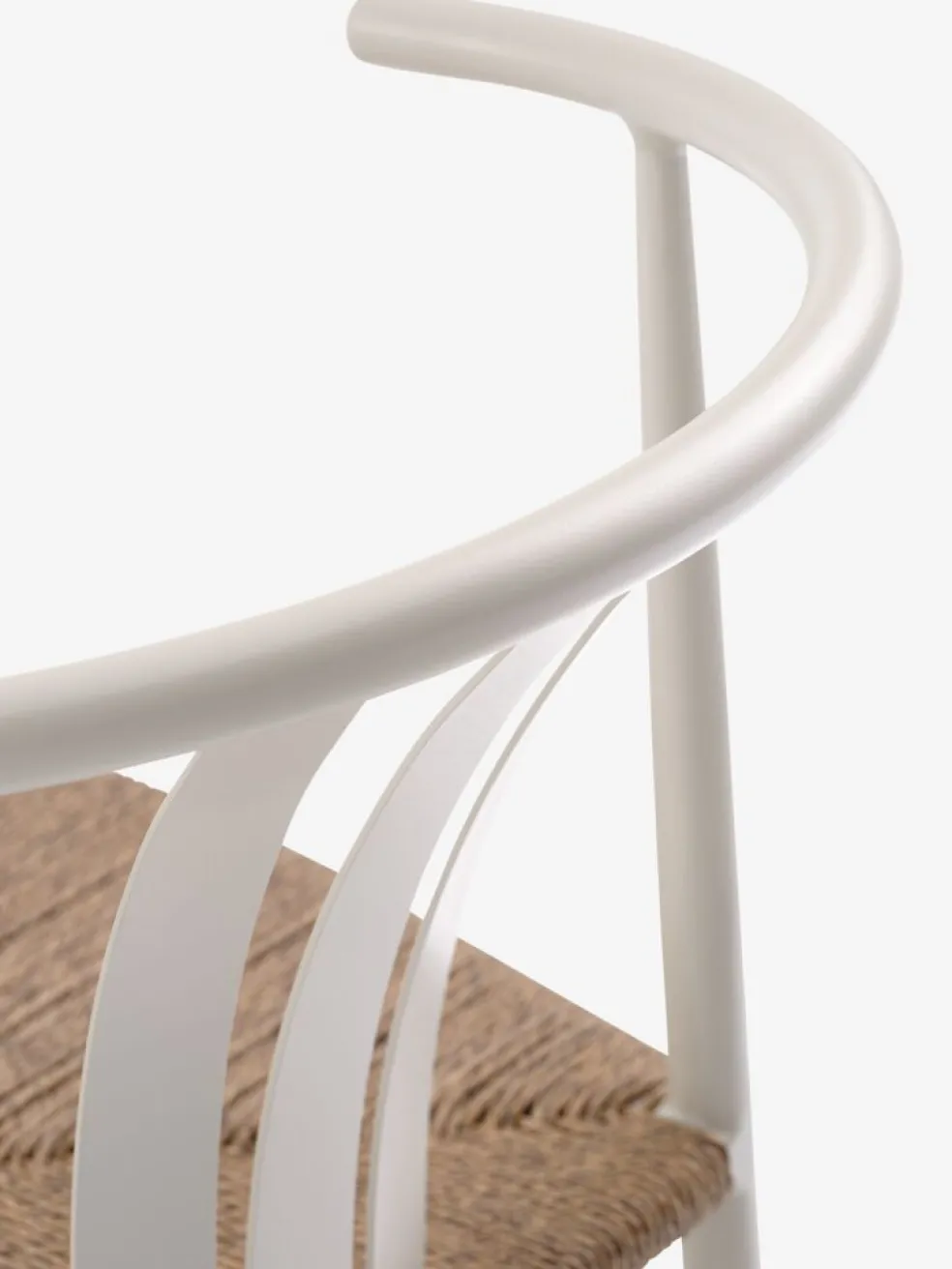 SANDVIG + TAGMARKSANDVIG Ø120 table + 4 TAGMARK chaiess beige