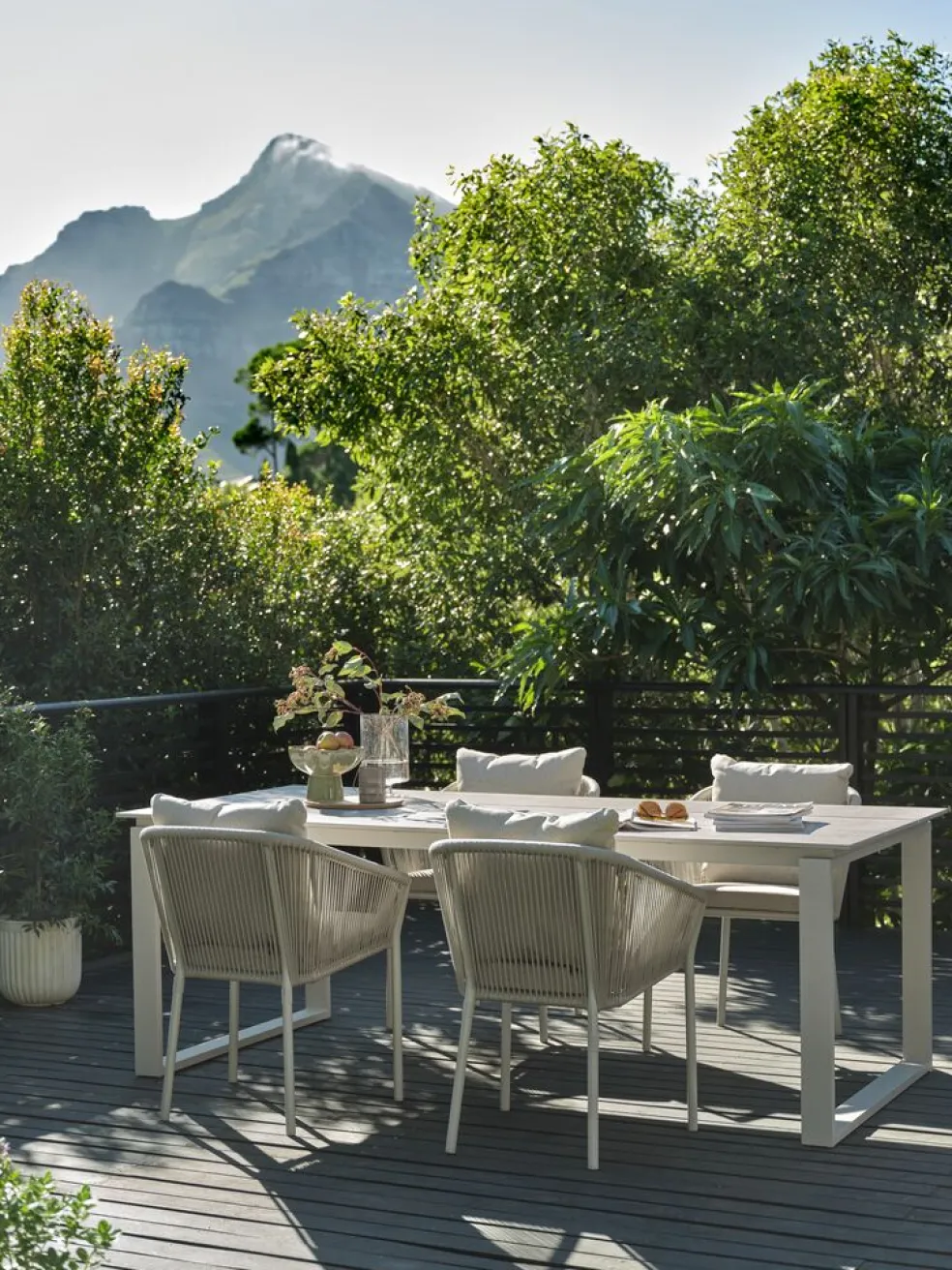 SONNERUP + GILJASONNERUP L215 table +4 GILJA chaises beige