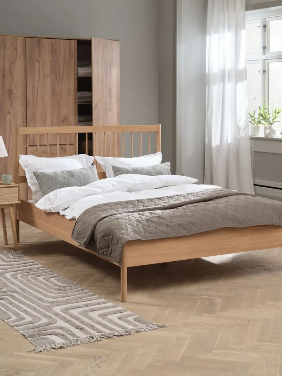 STUBBERUPCadre de lit STUBBERUP 140x200 chêne naturel