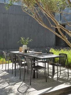 VATTRUPTable de jardin VATTRUP l95xL172/276 noir