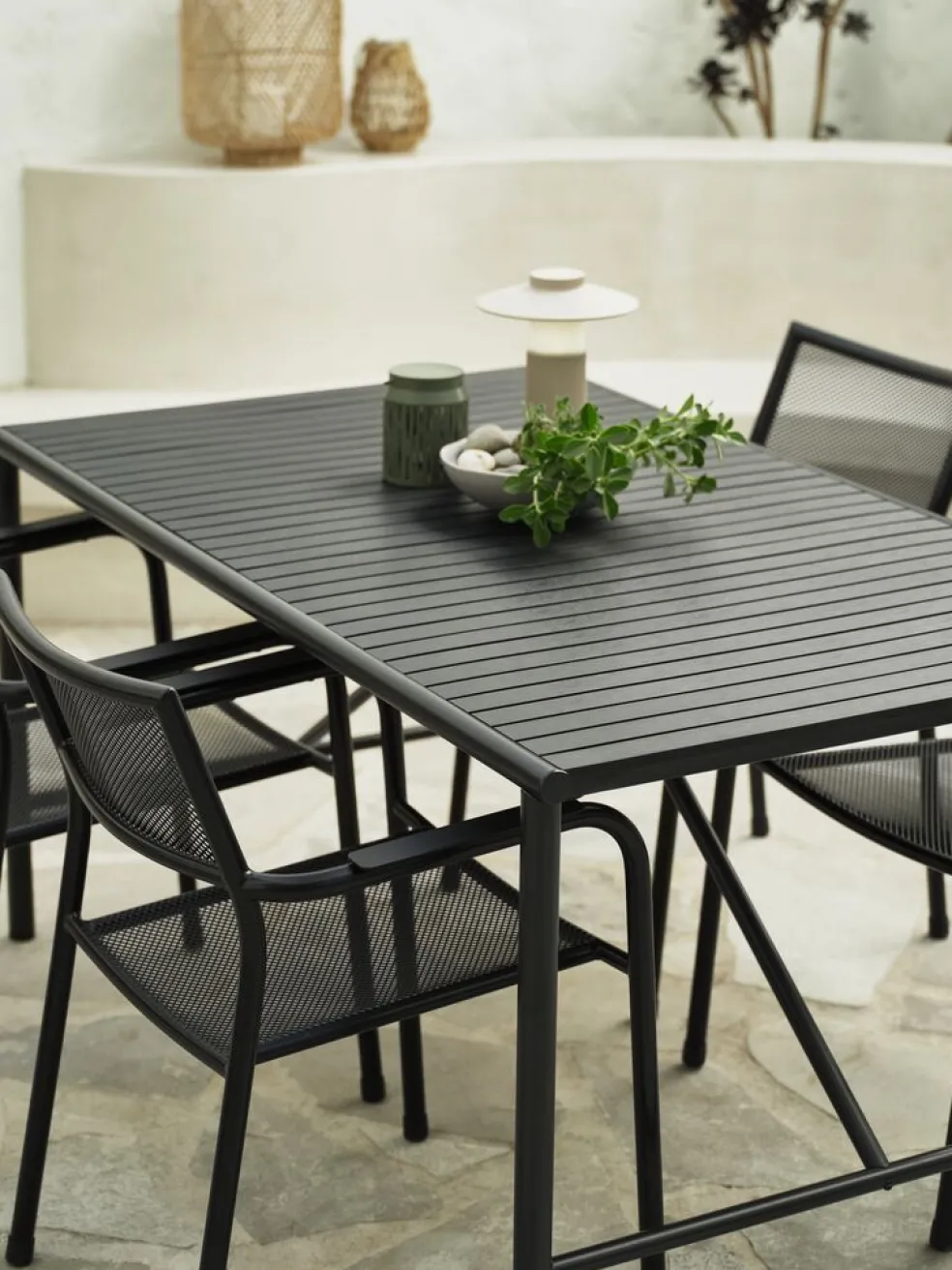 VIERLITable de jardin VIERLI l90xL149 noir